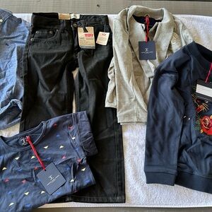 Levi's Black Jeans and Gray-Navy Tops Collection